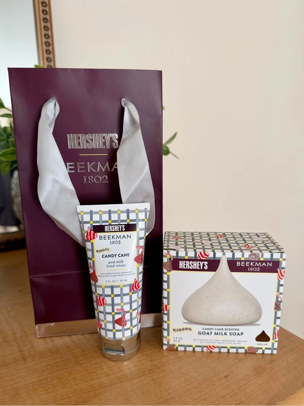 New Beekman 1802 x Hershey’s Candy Cane Goat Milk Gift Set w/gift bag